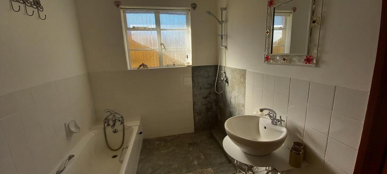 Mitat Guesthouse Beaufort Wes Buitenkant foto